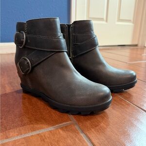 Sorel Dark Gray Ankle Boots with Buckle Straps - NWOT